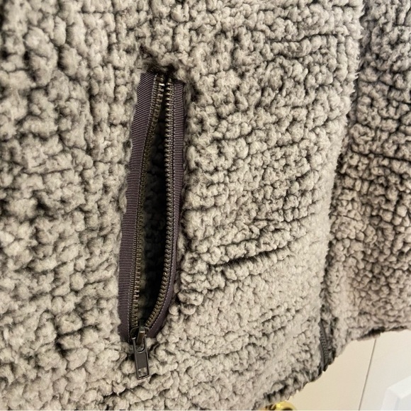 Thread & Supply Cozy Sherpa Plush Teddy Vest Size Xl - Picture 5 of 12